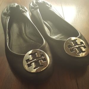 Tory burch black flats with silver accent